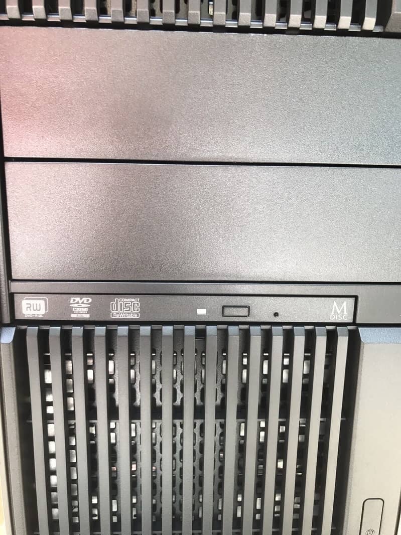 HP Z640 Workstation (Xeon E5-2683 v4) Dual P4000 7