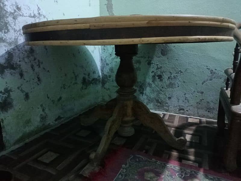 DINING TABLE ROUND 6 SEATR 1