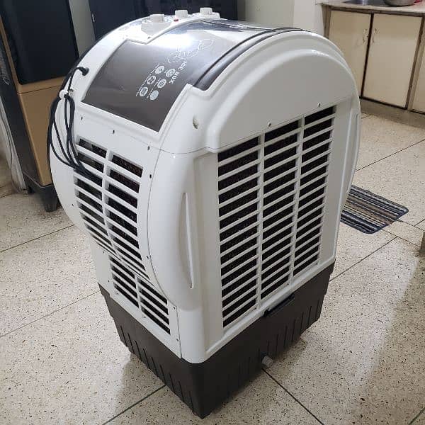 Room cooler for sale,  just looking like a wow 6