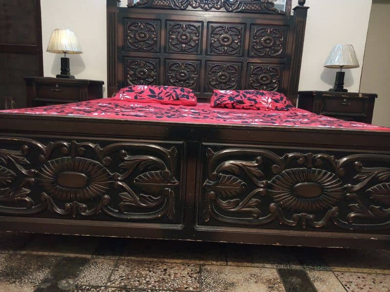 complete bed with side table 9