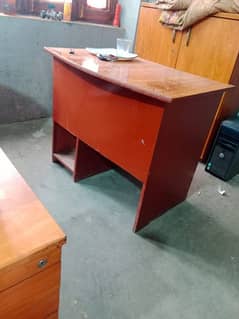 Beautiful computer table for sale urgently