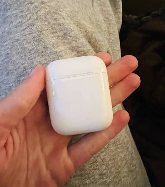 Apple 100% ORIGINAL AirPods 2nd Second Generation 5-6 hours Backup 2