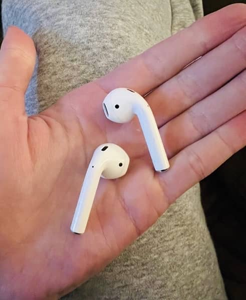 Apple 100% ORIGINAL AirPods 2nd Second Generation 5-6 hours Backup 1