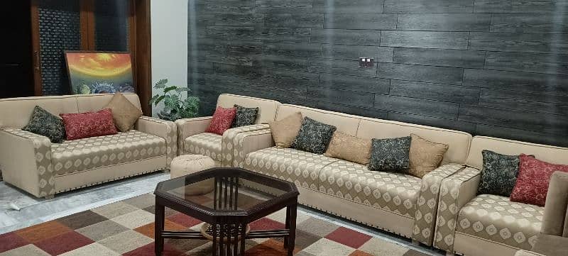 7 seater sofa set in Excellent condition 2