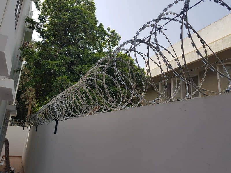 Outdoor wall Fence | Razor wire  | Electric & Chain link at best price 6