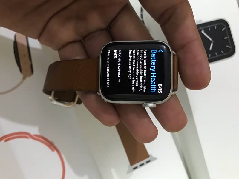 Apple watch series 5  40mm 8