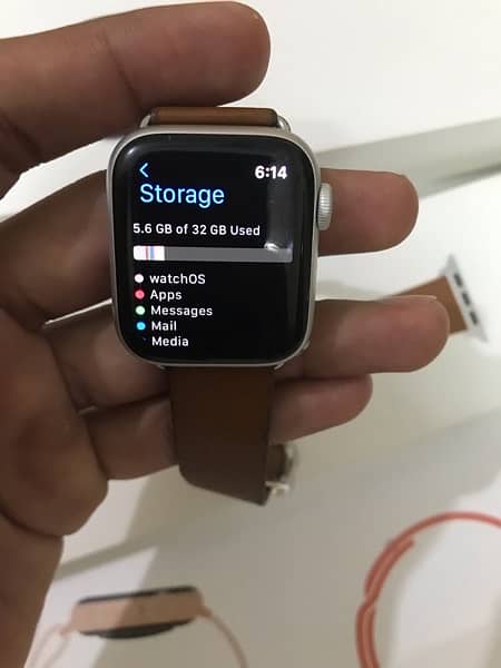 Apple watch series 5  40mm 9