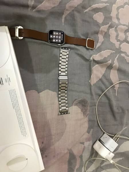 Apple watch series 5  40mm 10