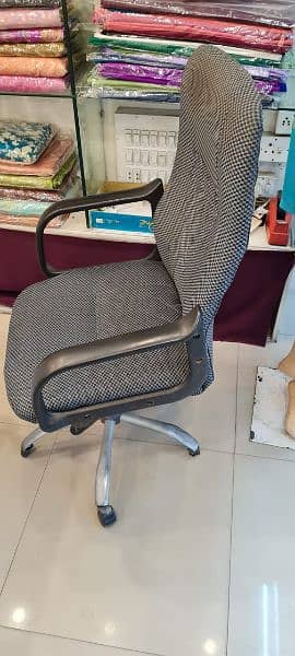 Executive Office Chair for sale at reasonable price 1