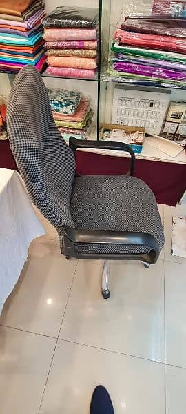 Executive Office Chair for sale at reasonable price 2