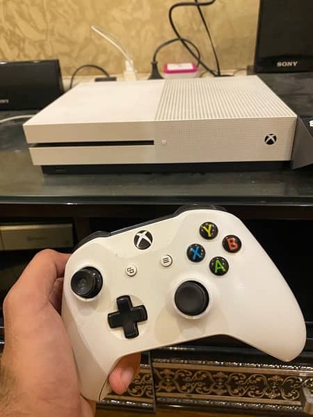 Xbox One S 1TB 2