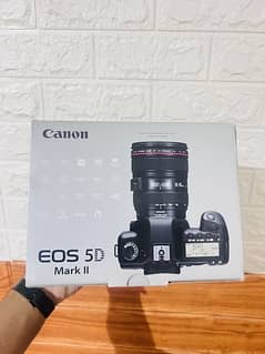 Canon 5d mark 2 with Canon 24-105mm lens USM 2 (Mint condition)