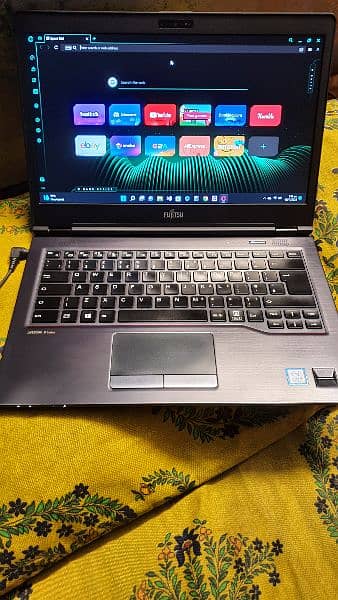 Fujitsu LifeBook U747 i5 7th gen Laptop 3