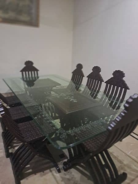 DINING TABLE 4