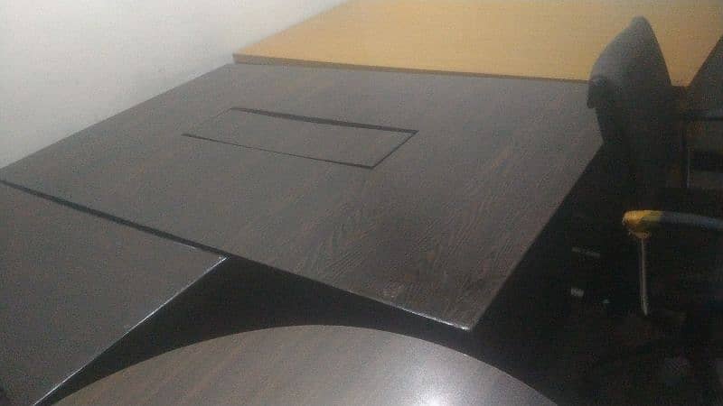 office table / executive table / workstations/ meeting table 14