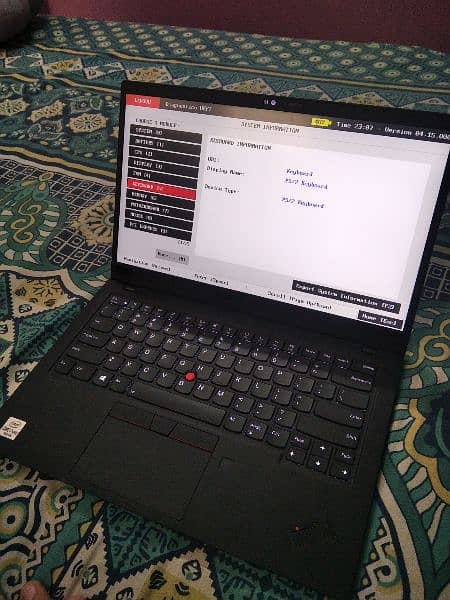 Lenovo X1 carbon corei7 10thgen 16gbram 1tbnvme ssd 4k screen veryslim 10