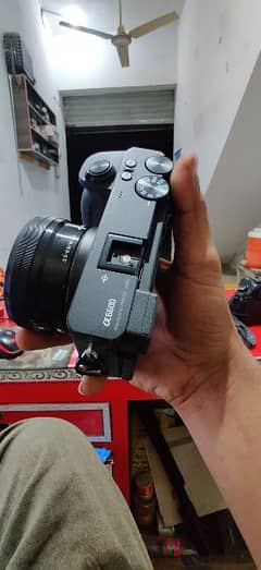 SONY A6600 10+ CONDITION WITH KIT LENS DUAL CHARGER 0