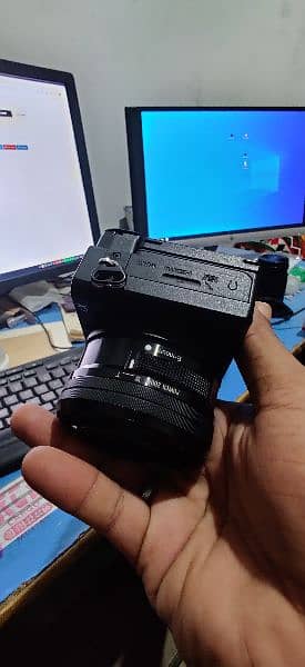SONY A6600 10+ CONDITION WITH KIT LENS DUAL CHARGER 5