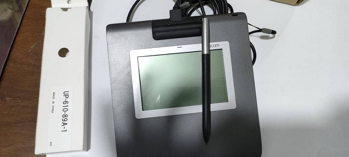 Wacom LCD Signature Pad STU-430/G with Pen 3