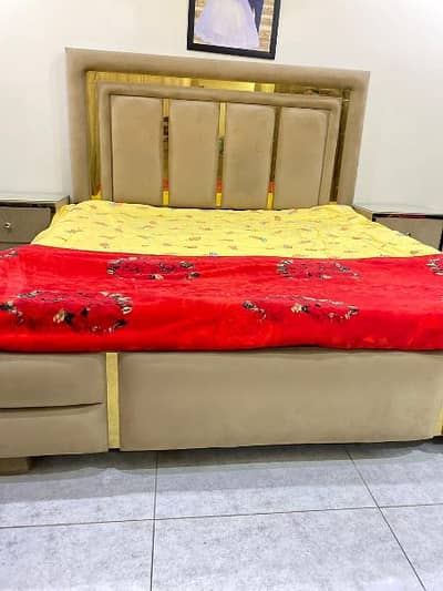 BED SET WITH SIDE TABEL AND DRESSING