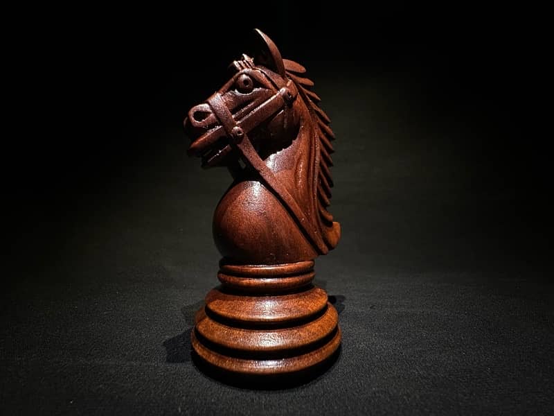 elegant Wooden Chess 0