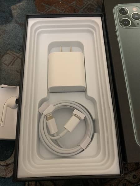 iphone 11,12,13,14,15pro max fast charger original box pulled 0