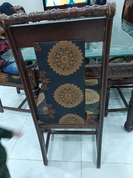 dineing table chairs almari dressing 4