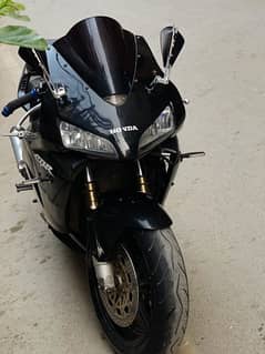 Heavy Sports Bike Honda CBR900rr modified into new shape !! 0