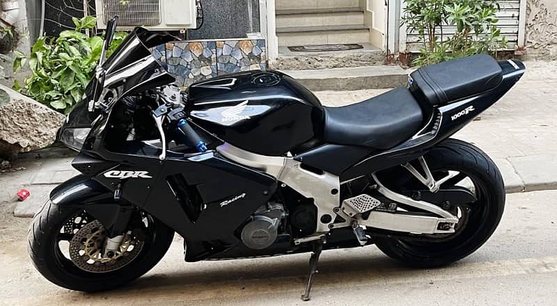 Heavy Sports Bike Honda CBR900rr modified into new shape !! 3