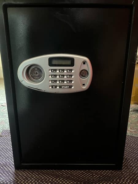 Safe Box, with Dual Security, (RB50ED, 50×35×30cm]Black 9/10 Condition 0