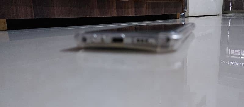 LG Stylo 5, 3GB, 32GB IN GOOD CONDITION LITTLE CRACK. 12