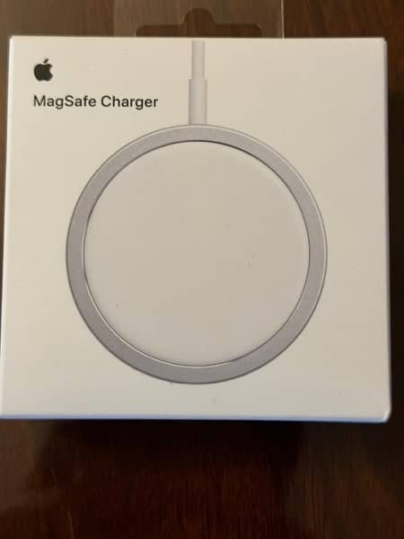 APPLE WIRELESS MOBILE CHARGER 0