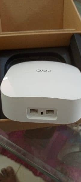 Amazon eero pro 6 Tri-Band Mesh Wi-Fi Router 1