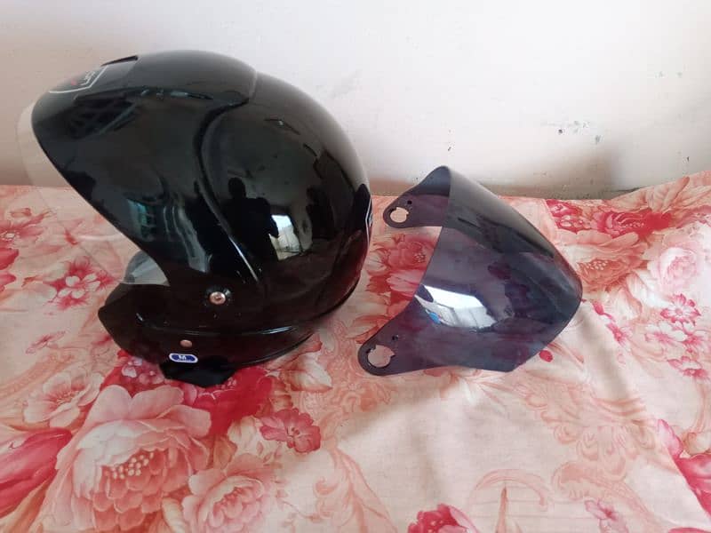 Icon helmet in black color 5