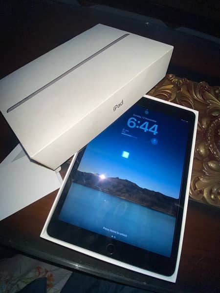 Ipad 7th generation with box and cover 0