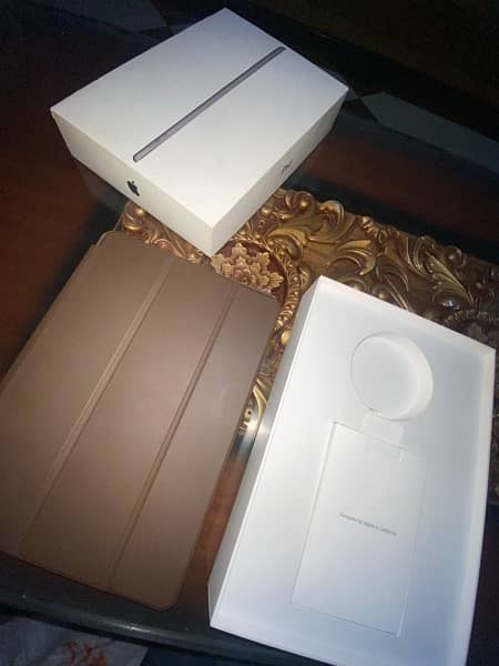Ipad 7th generation with box and cover 1