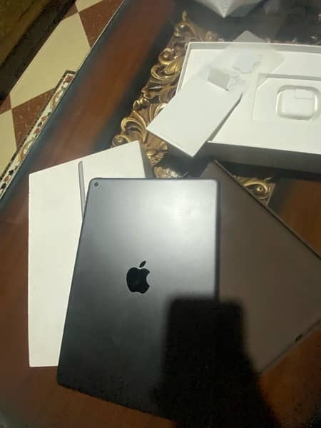 Ipad 7th generation with box and cover 5