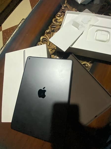 Ipad 7th generation with box and cover 6