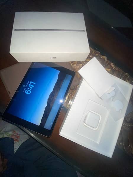 Ipad 7th generation with box and cover 7