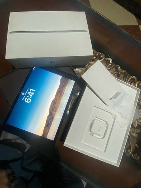 Ipad 7th generation with box and cover 8