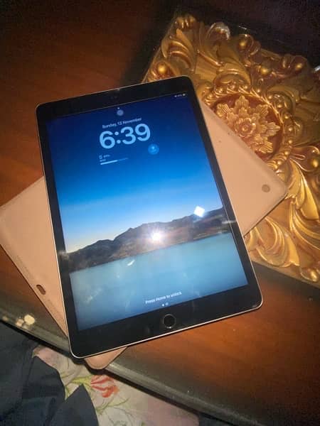 Ipad 7th generation with box and cover 10