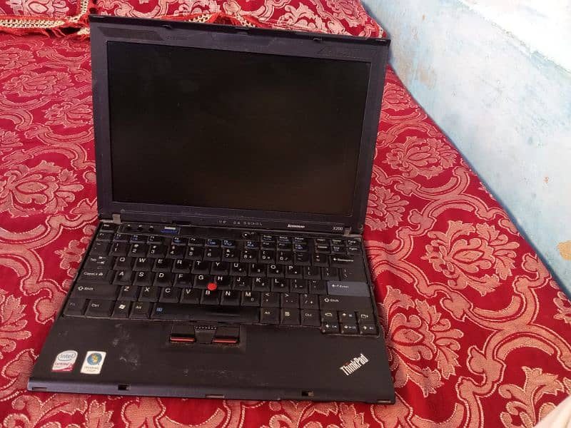 Branded Laptop Lenovo 4gb 160gb. win10  Good working. 03122810637 3