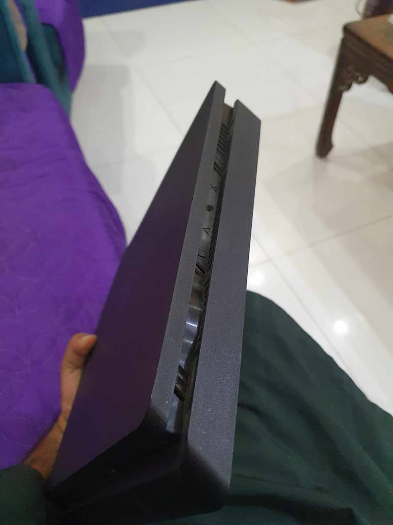 Playstation 4 Slim (1TB With Box) 1
