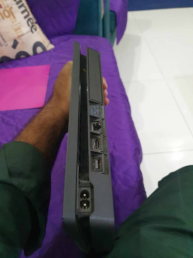 Playstation 4 Slim (1TB With Box) 2