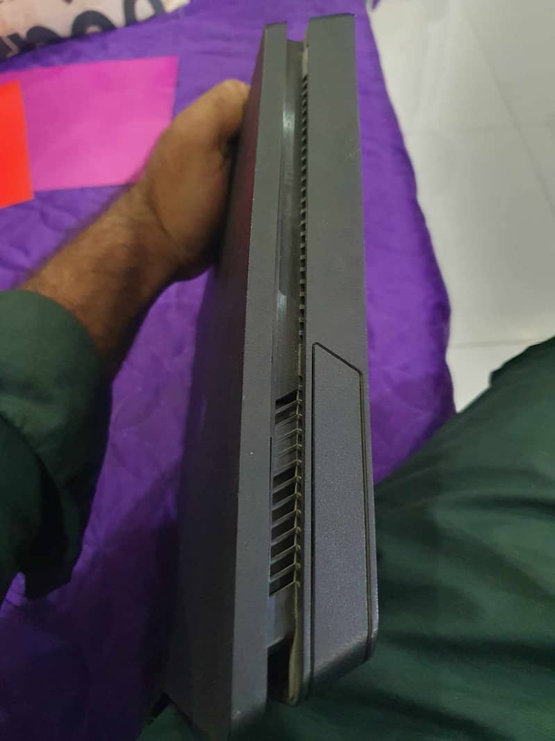Playstation 4 Slim (1TB With Box) 3