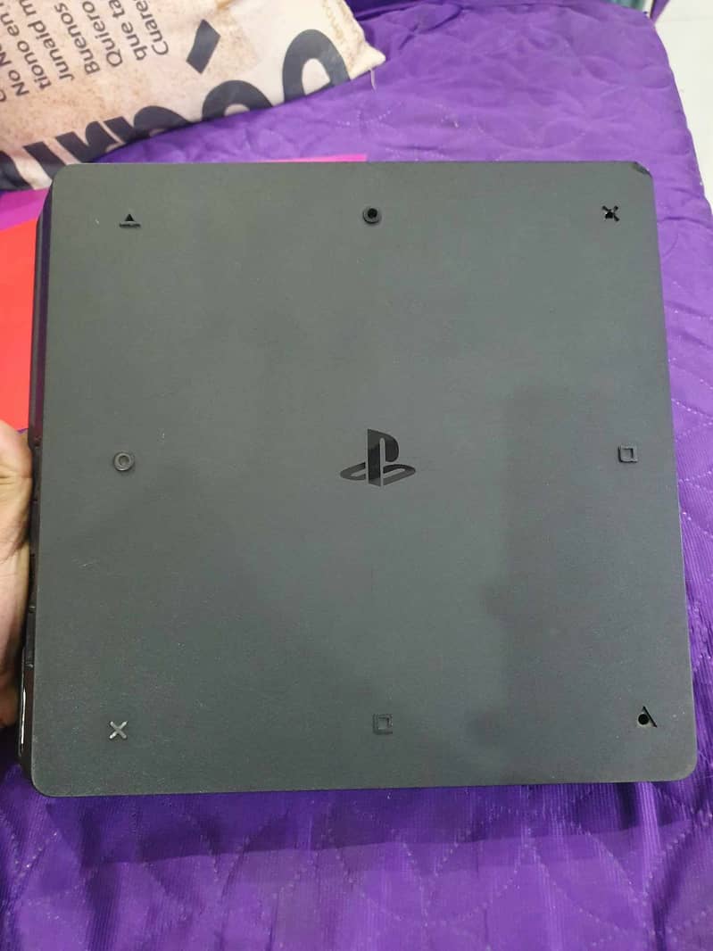 Playstation 4 Slim (1TB With Box) 4