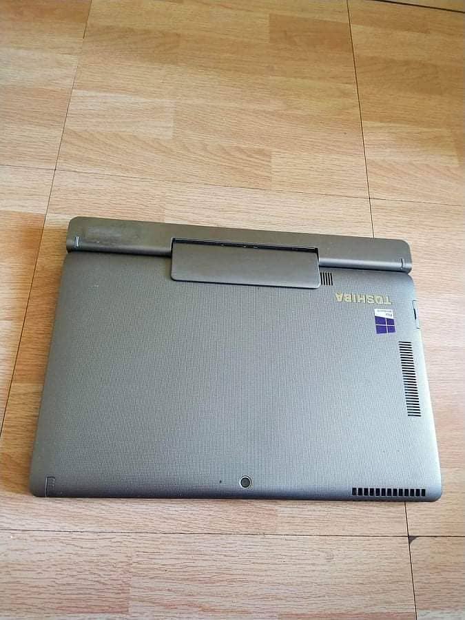 Toshiba Dynabook V715 Touch Screen - 2 in 1 Laptop 2