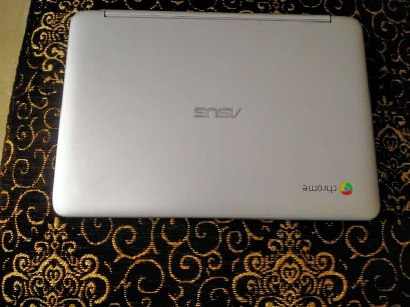 Asus Chromebook little bit used 4