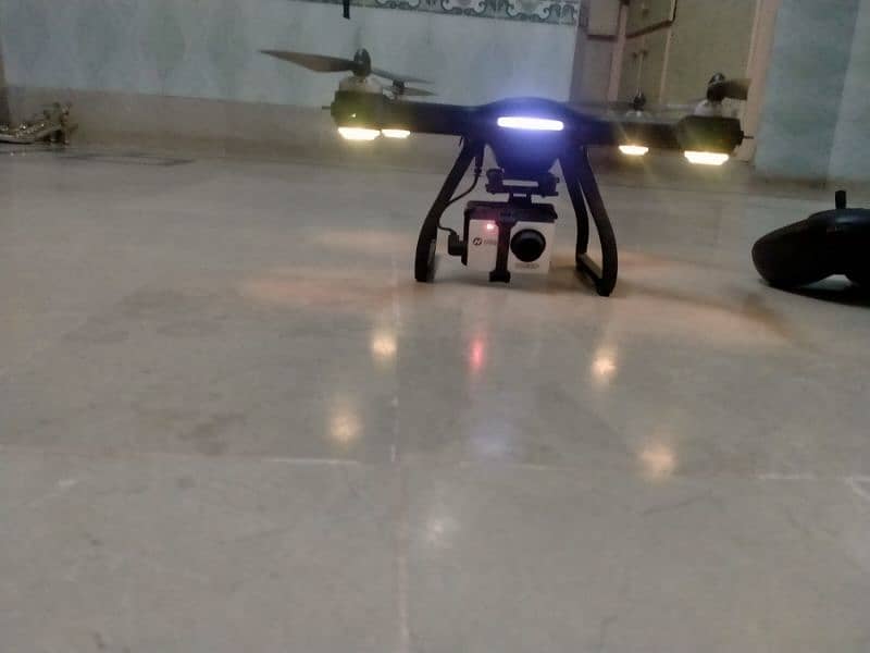 Dron HS 700 0