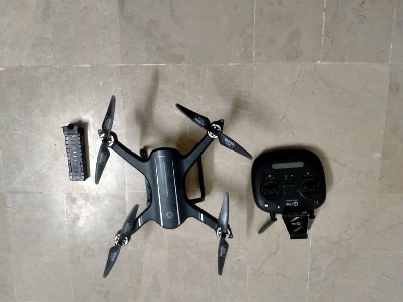 Dron HS 700 3